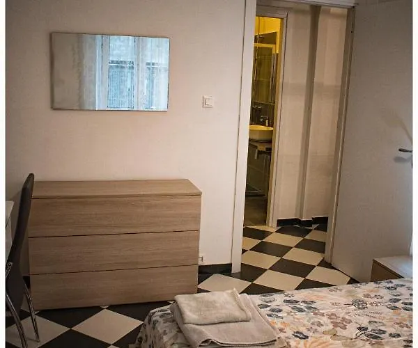 Tra Mare E Centro Genova